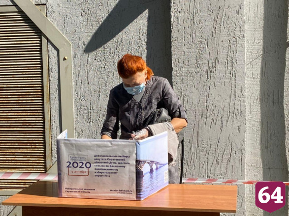 В Саратове на довыборах заработали участки во дворах 