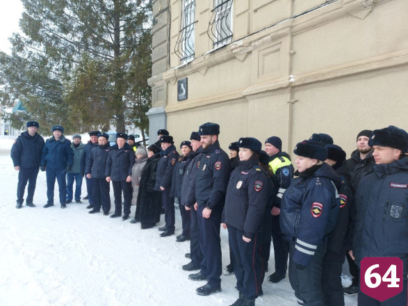 В Саратовской области открыли мемориальную доску чапаевцу Сурову