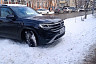 Автохам припарковал внедорожник на газоне в центре Саратова
