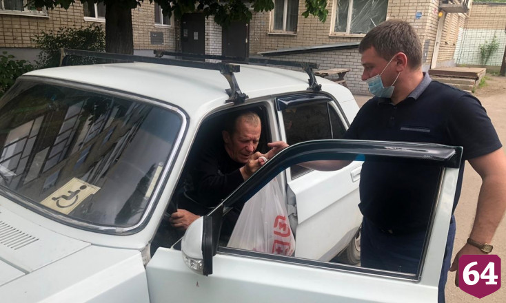 Саратовские волонтеры в период пандемии доставили продукты инвалидам