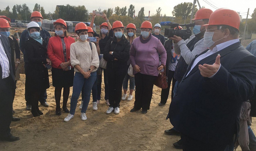 Саратовские медики побывали на стройке нового онкодиспансера 