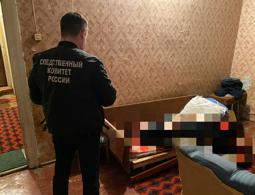 В квартире под Саратовом нашли труп мужчины с кровоподтеками 