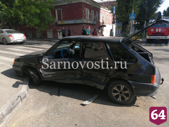 В центре Саратова женщина и ребенок пострадали в ДТП 