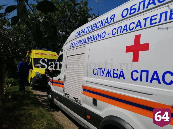 Под Саратовом мужчина упал со второго этажа дачного дома 