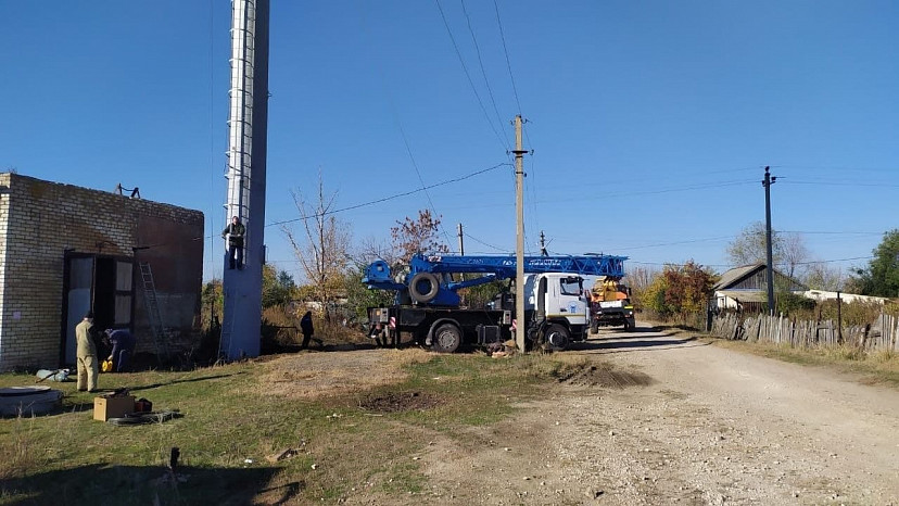 В саратовском селе установили новую водонапорную башню