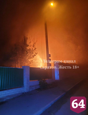 Из горящего дома под Саратовом спасли четырех пенсионеров