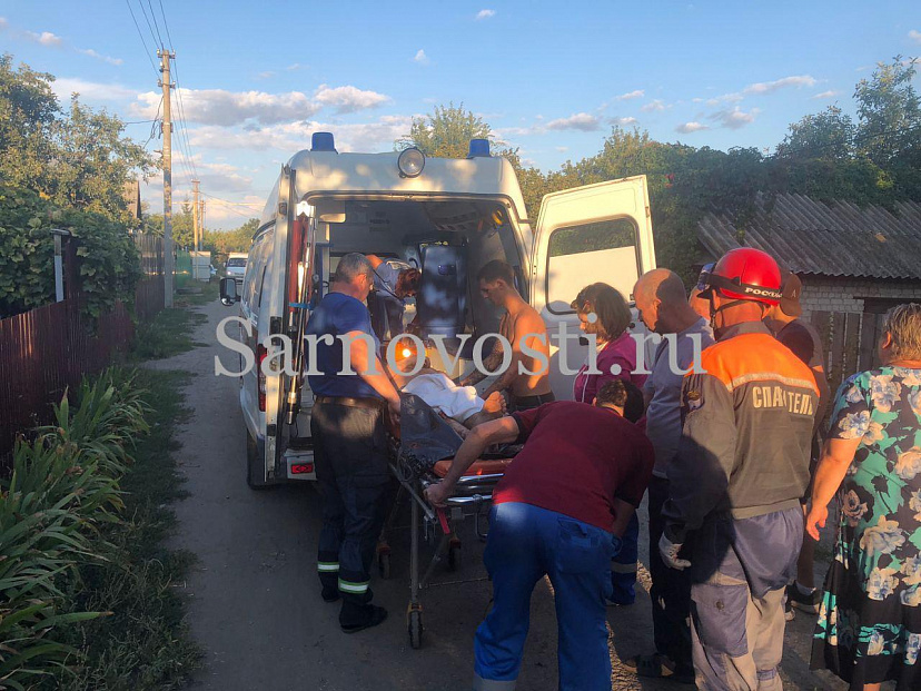 Житель Саратова упал с чердака и проткнул бедро трубой