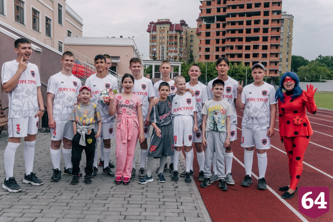 Особенные дети обыграли саратовских дорожников в футбол  