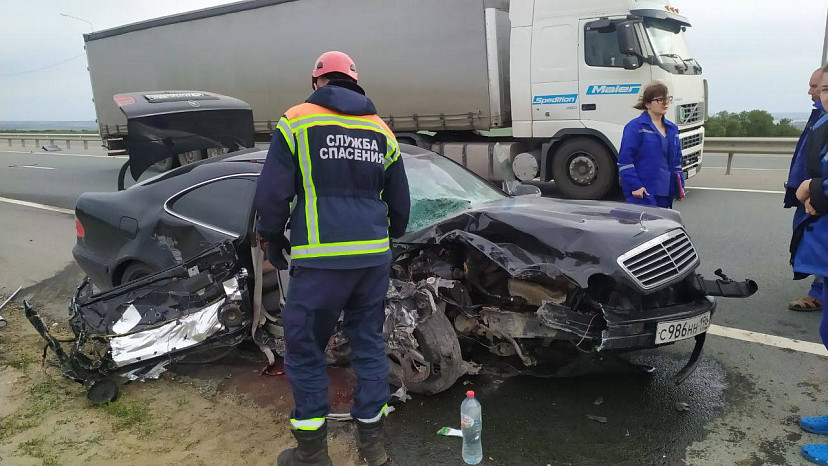 Два человека покалечились в ДТП со столбом в Саратове
