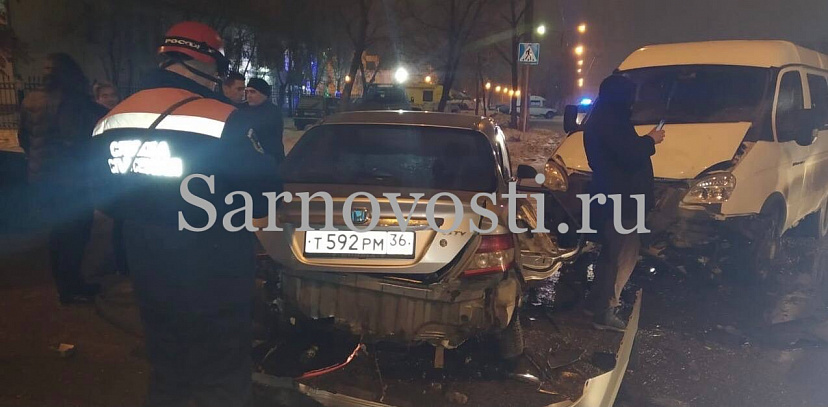 Под Саратовом в Новый год 5 человек пострадали в массовом ДТП