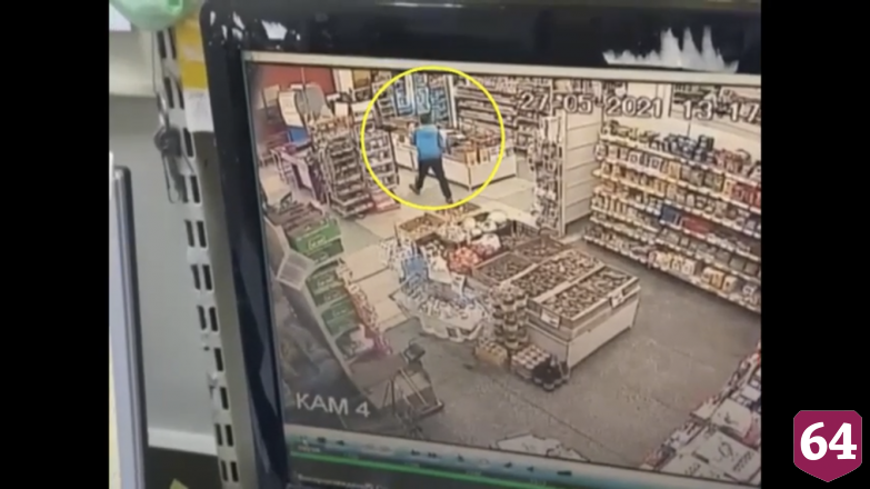  В Саратове похититель сигарет из магазина попал на камеры