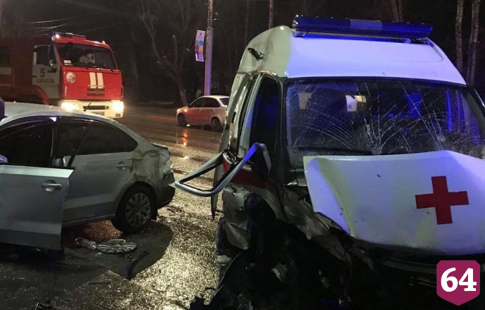 В Саратове в массовом ДТП насмерть разбился водитель «скорой»