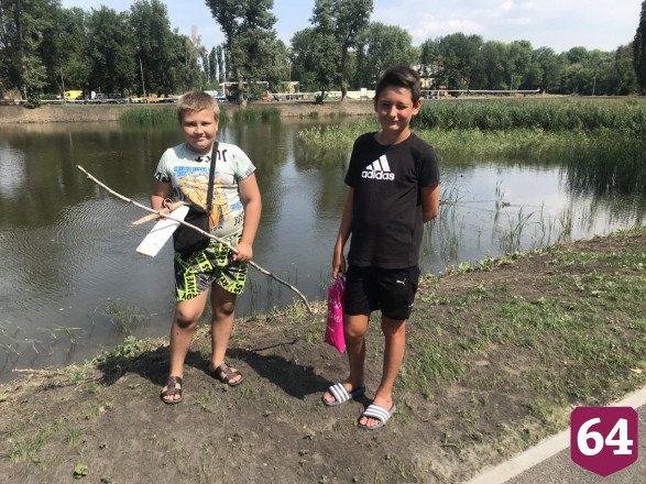 Под Саратовом жители зарыбили пруд и благоустроили берега