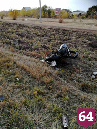 Под Саратовом в ДТП с «Рено» разбился насмерть мотоциклист