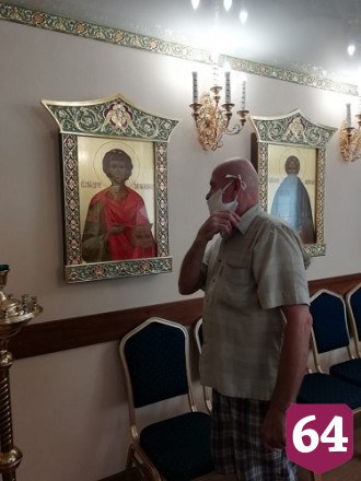 В храме Энгельсского дома-интерната вспоминали лекаря и святого Пантелеимона 