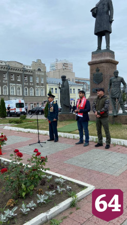 В Саратове в День России развернули 60-метровый флаг