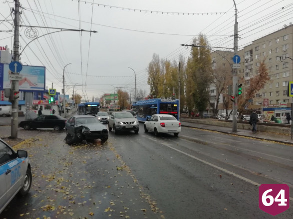 В ДТП на проспекте 50 лет Октября покалечился водитель «Приоры»