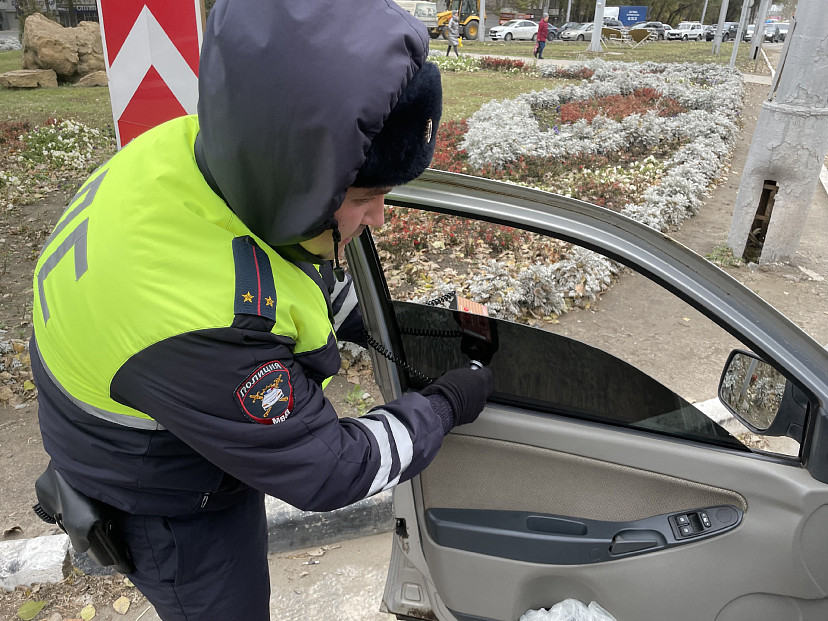 В Саратове автоинспекторы выявили почти 10 тысяч любителей тонировки 