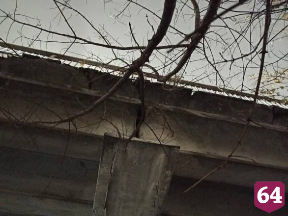 С моста в Саратове упал молодой мужчина