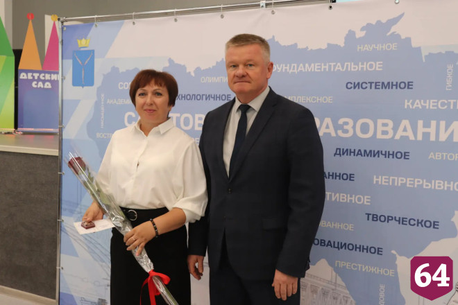 Министр призвал проводить обучение саратовских школьников без потрясений