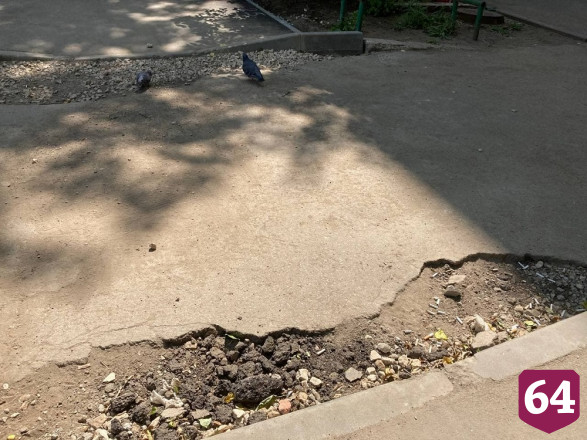 Саратовцы пожаловались на изуродованный в центре города двор