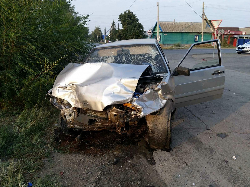 В столкновении легковушек под Саратовом ранены 3 человека