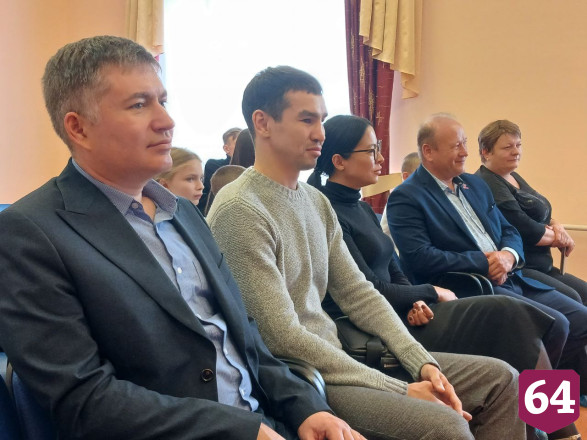 Воспитанники детского дома познакомились с именитым саратовским боксером 