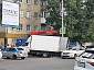 В Саратове «Газель» провалилась в яму на дороге и застряла