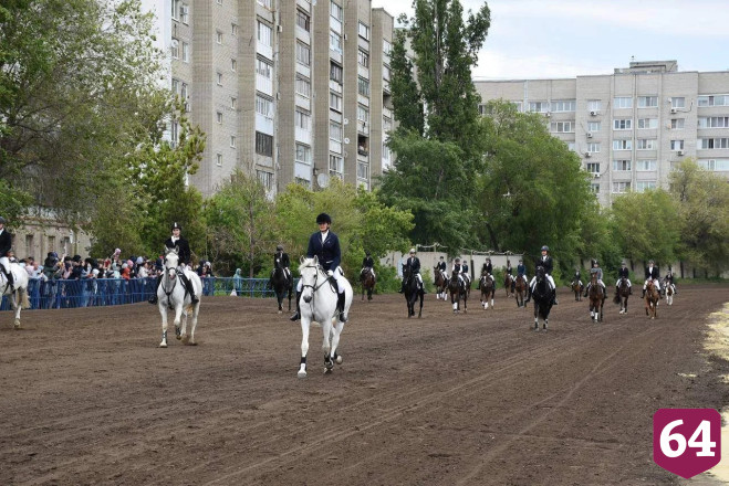 Саратовцев ждут на ипподроме на открытии бегового сезона 