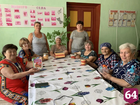 В Саратовской области пенсионерки организовали клуб «Умелые руки не знают скуки»
