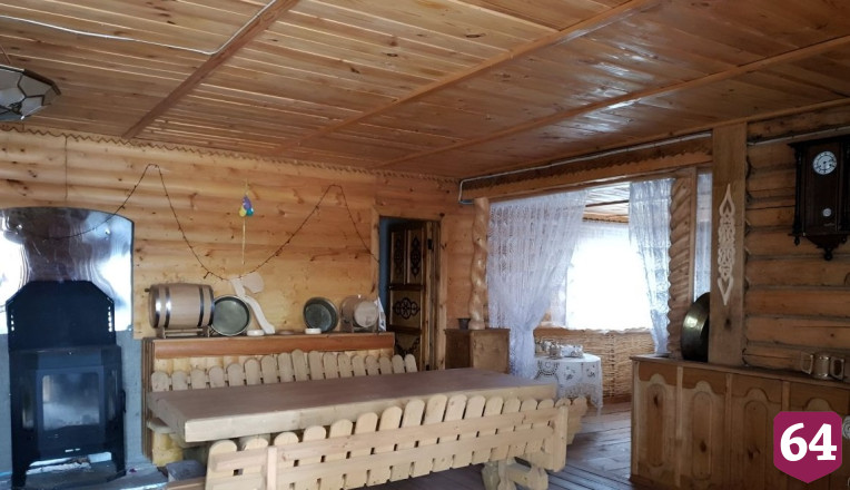 Под Саратовом продают усадьбу с 4 домами и прудом