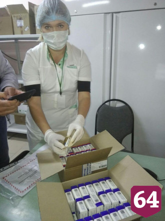В Саратов самолетом доставили первую партию вакцины от COVID-19