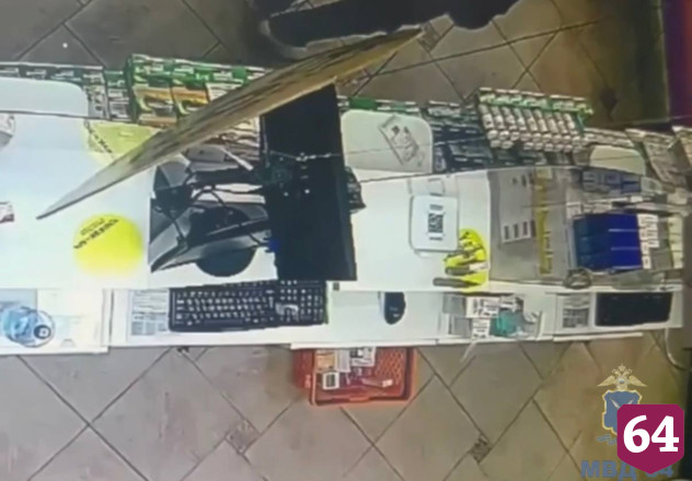 В Саратове женщина забрала забытый в аптеке телефон и попала под статью