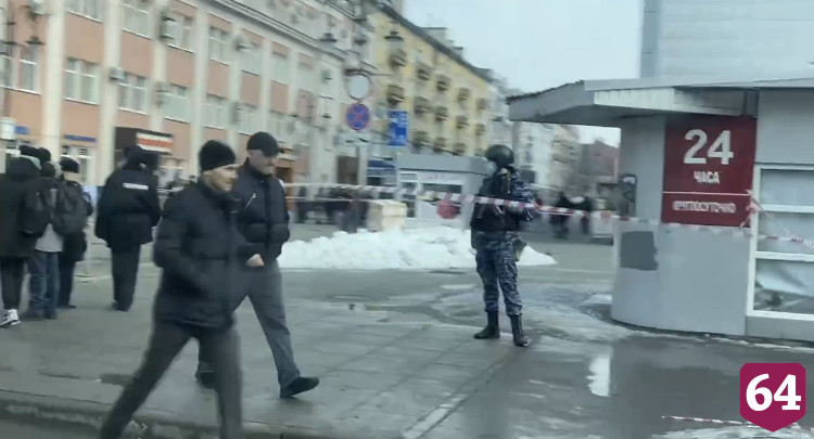 На проспекте Кирова обнаружили подозрительную коробку
