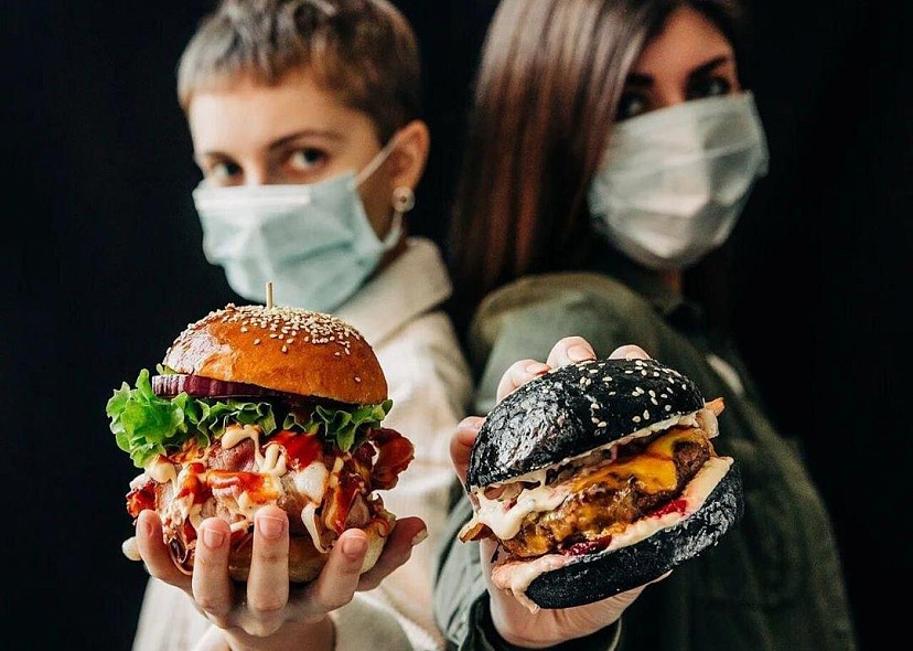 В саратовских кафе в связи с коронавирусом дезинфицируют руки посетителей