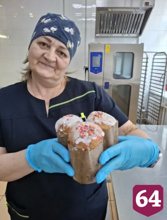 На Пасху пациенток саратовского роддома угощали куличами 