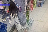 Девушка потратила все деньги с чужой карты в магазинах и попала на видео