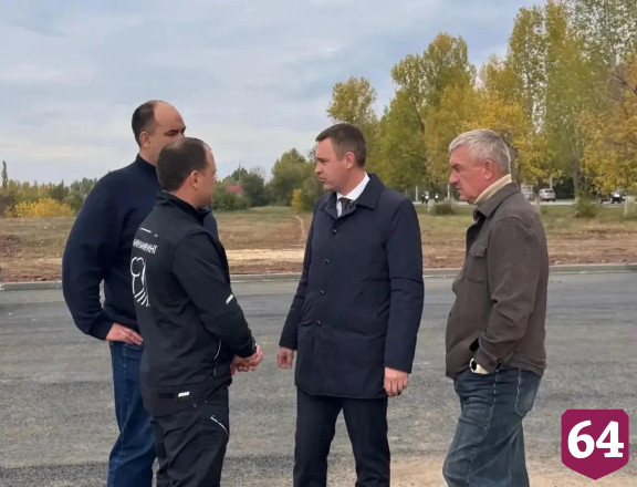 В Энгельсе компания-меценат помогает благоустраивать аллею у храма