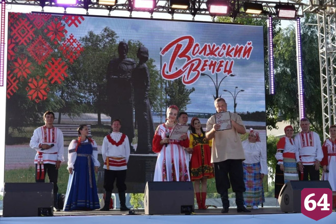 Жители Саратовской области водили хоровод на фестивале добра 