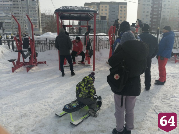 Жители Саратова испытали тренажеры в народном фитнес-парке