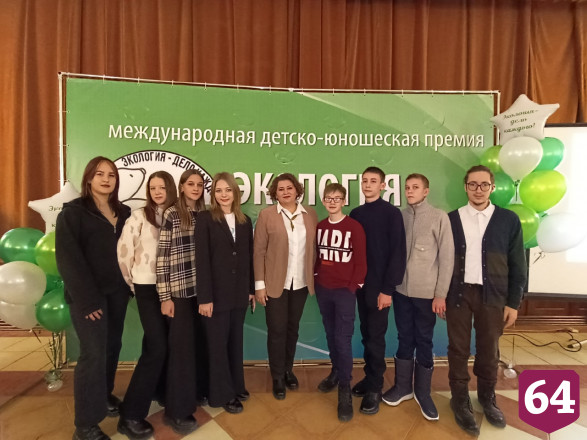Саратовским призерам экопремии вручили ноутбуки и смарт-часы