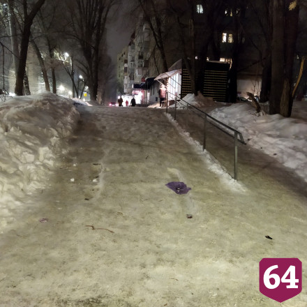 Саратовцы сравнили тротуар в Заводском районе с Эверестом 