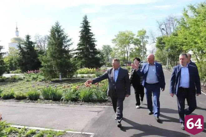 Под Саратовом отремонтировали территории школ и детских садов