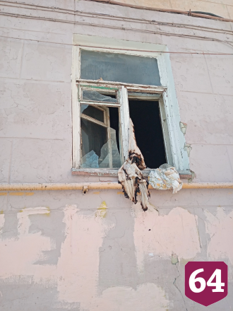 Жительница Саратова после пожара пожаловалась на пьющих соседей