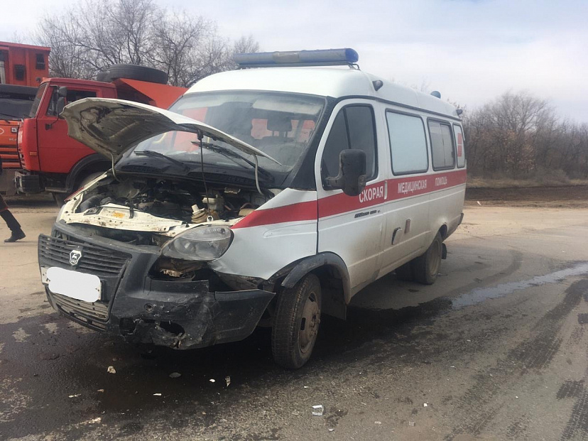 Пассажирка «Рено» пострадала в ДТП со «скорой»