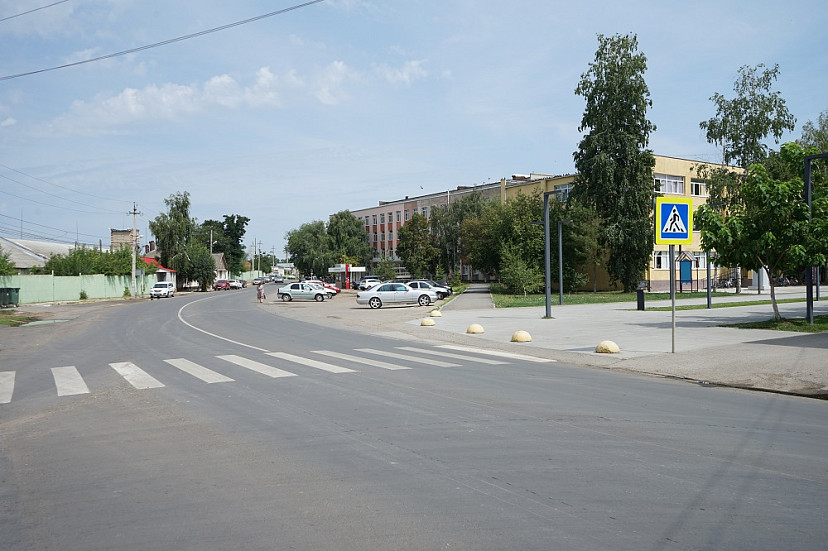 В Саратовской области ремонтируют дороги к 16 образовательным учреждениям