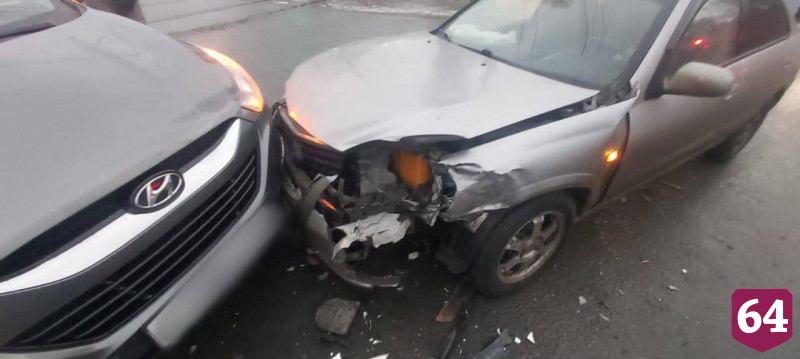 Два человека покалечились в массовой аварии у жиркомбината