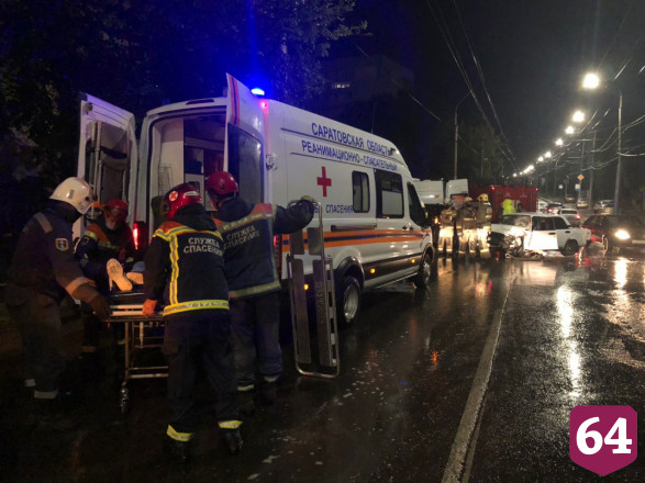 В Саратове девушку увезли в больницу после ДТП с «Маздой»