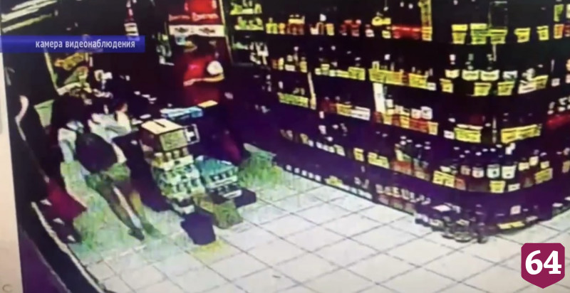 Девушка потратила все деньги с чужой карты в магазинах и попала на видео