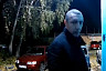 В Энгельсе мужчина на улице избил жену при маленькой дочери